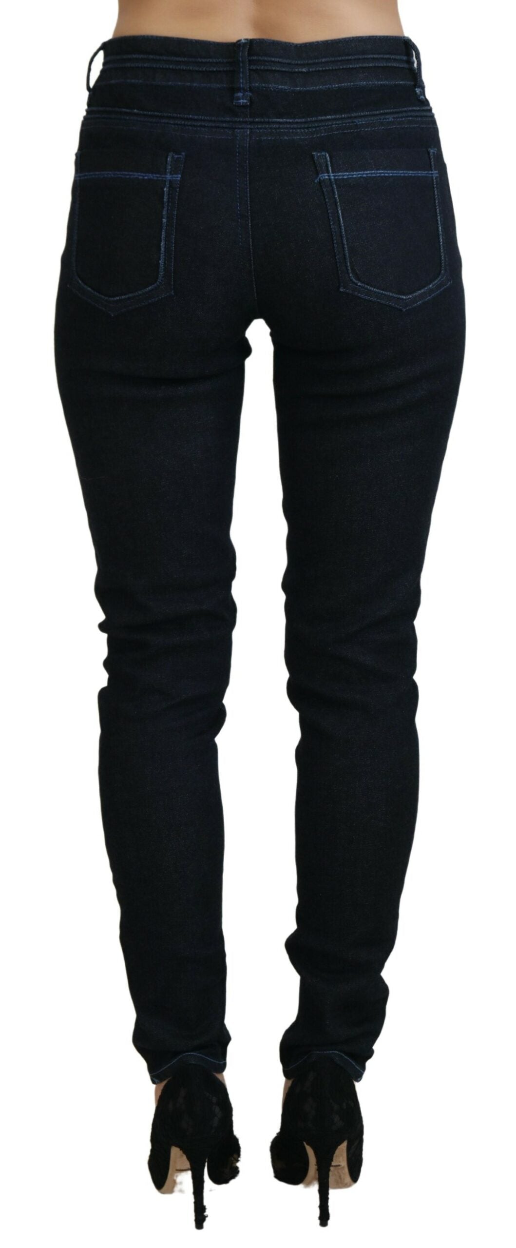 Denim de algodón chic de corte entallado en azul oscuro