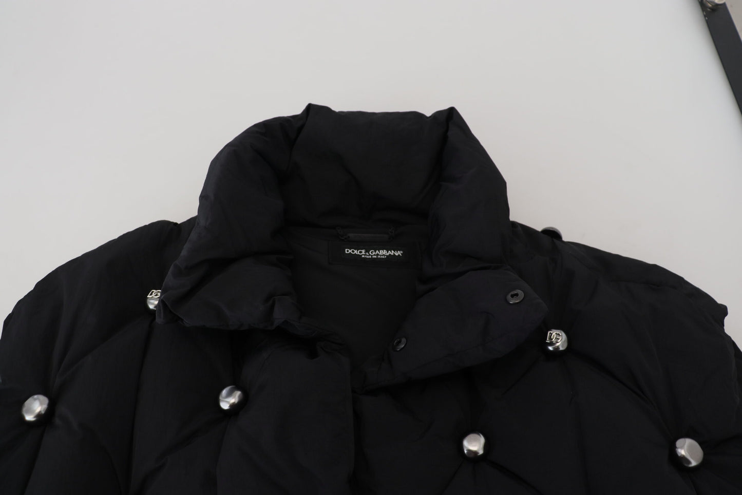 Elegante chaqueta chaleco negra sin mangas
