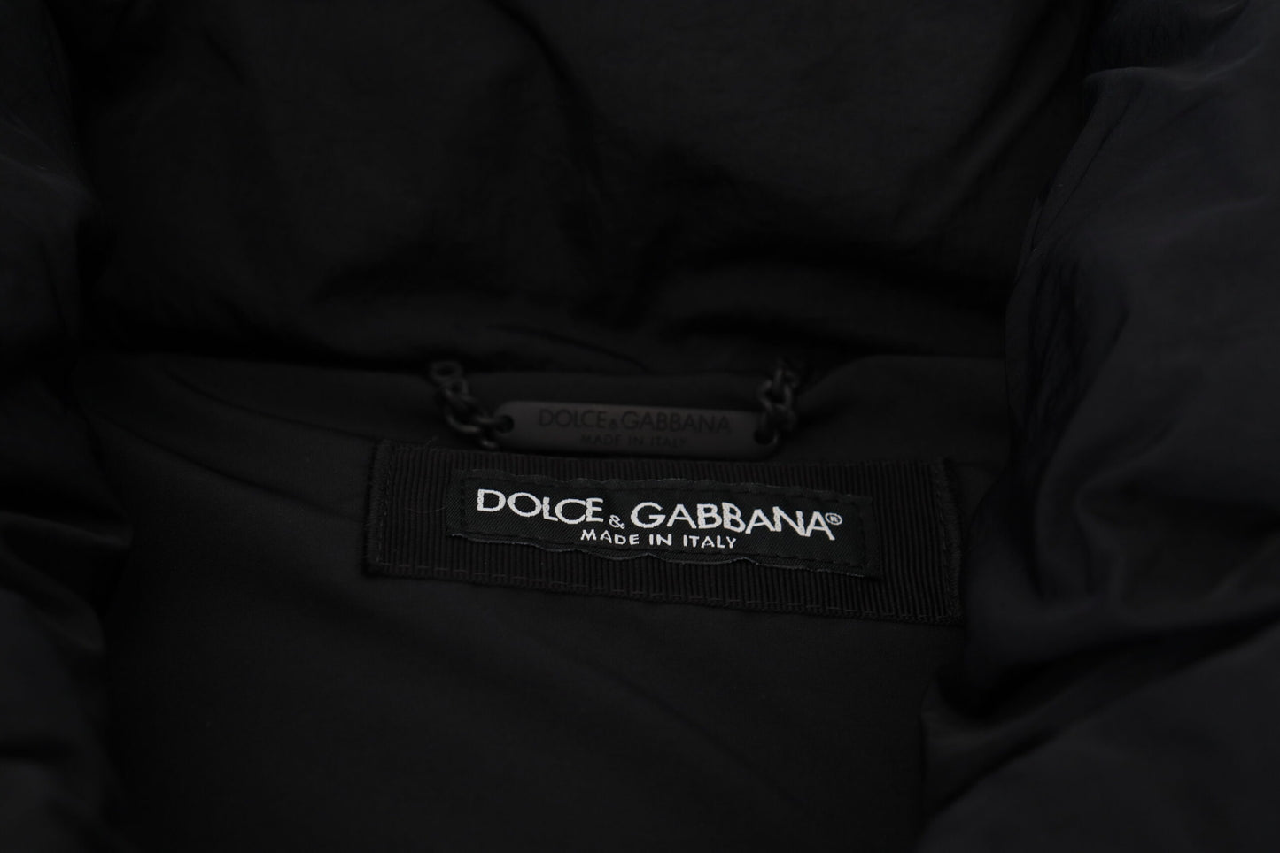 Elegante chaqueta chaleco negra sin mangas