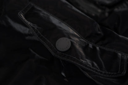 Elegante chaqueta bomber negra con capucha