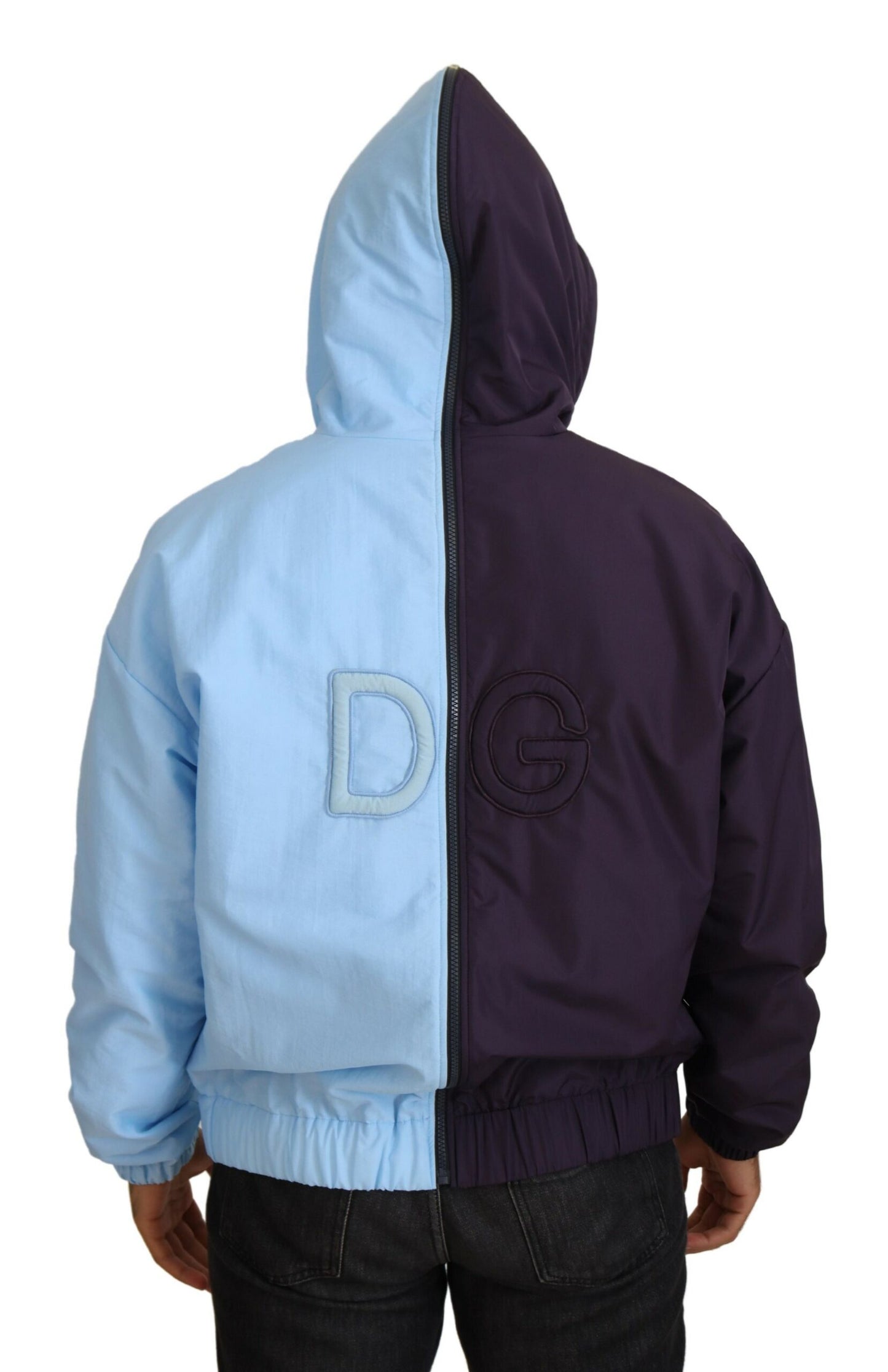 Elegante chaqueta azul con capucha y cierre de cremallera completo