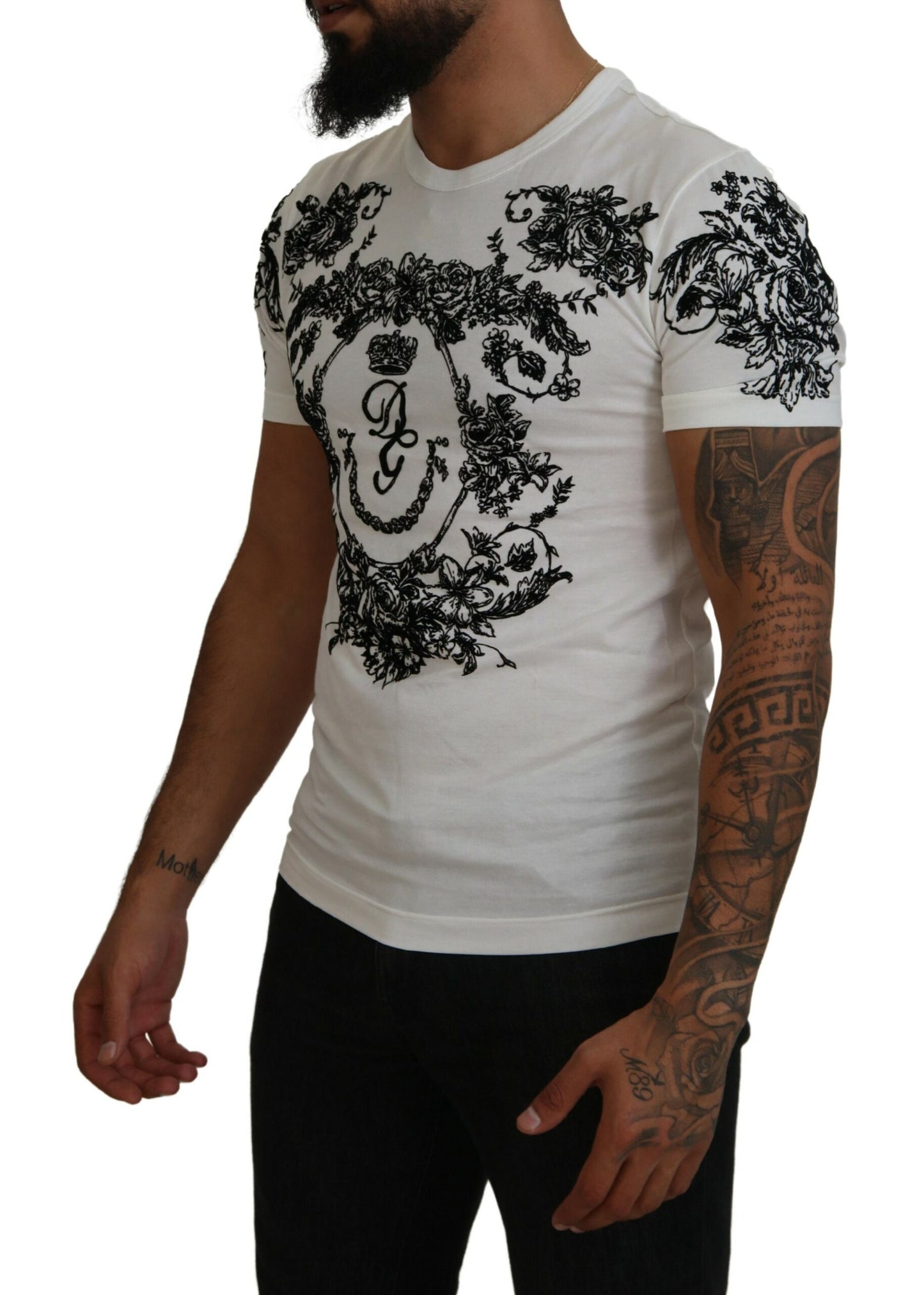 Elegante camiseta con corona floral