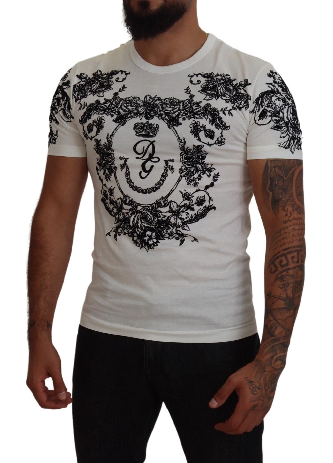 Elegante camiseta con corona floral
