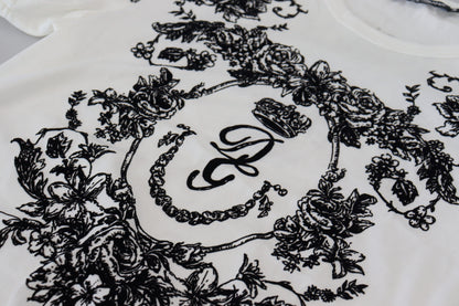 Elegante camiseta con corona floral