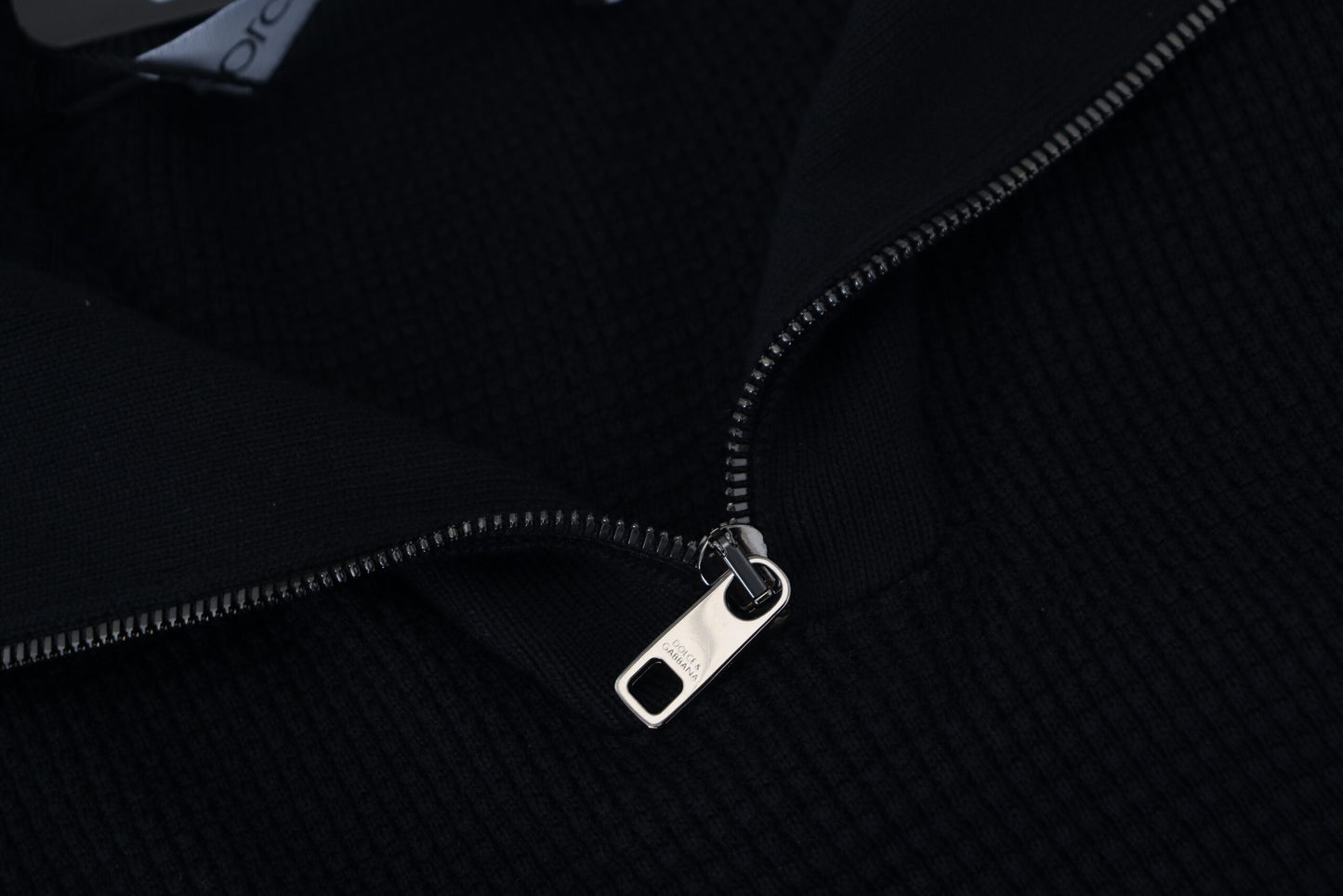 Suéter negro elegante de mezcla de seda