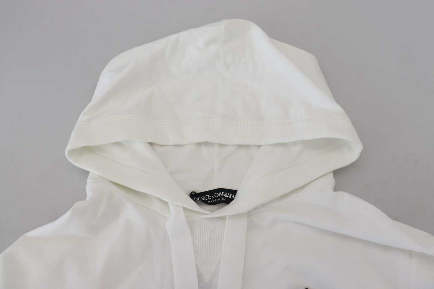 Sudadera con capucha y logotipo blanco elegante