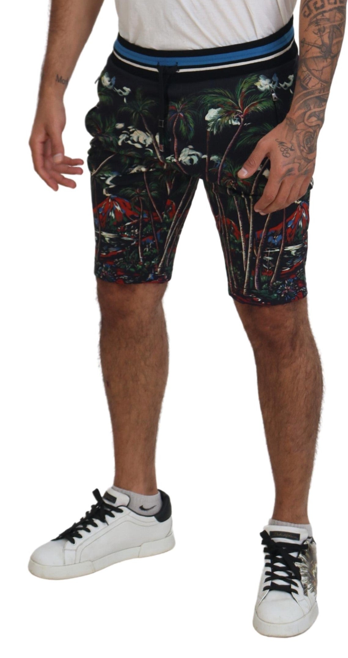 Shorts casuales hasta la rodilla con estampado de volcán