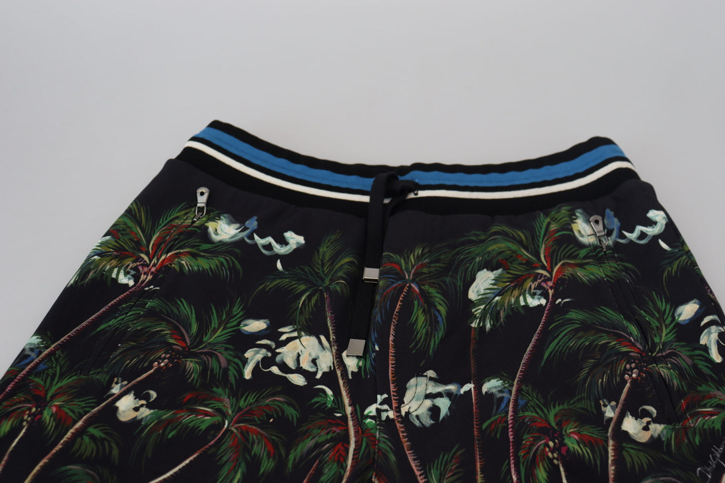 Shorts casuales hasta la rodilla con estampado de volcán