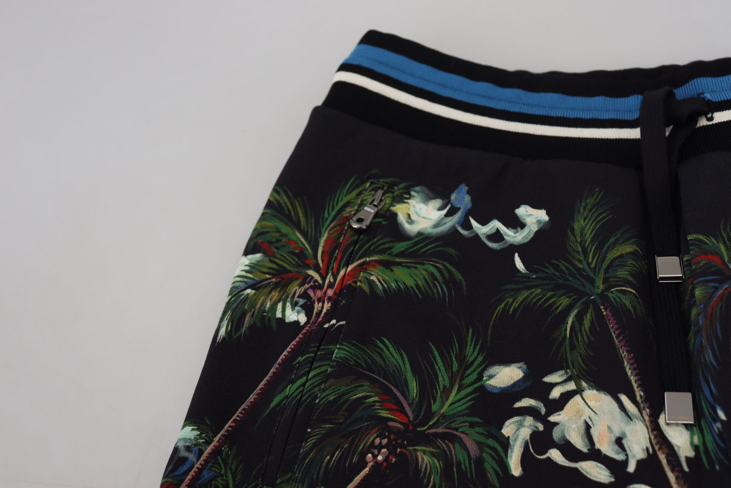 Shorts casuales hasta la rodilla con estampado de volcán