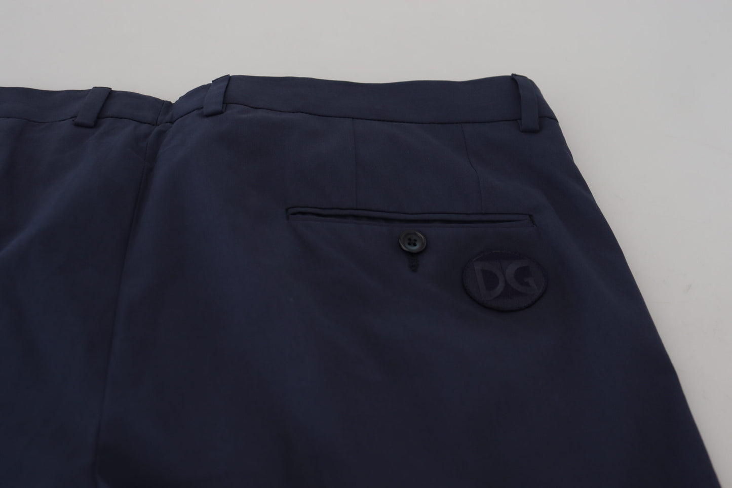 Elegante pantalón de vestir chino azul oscuro