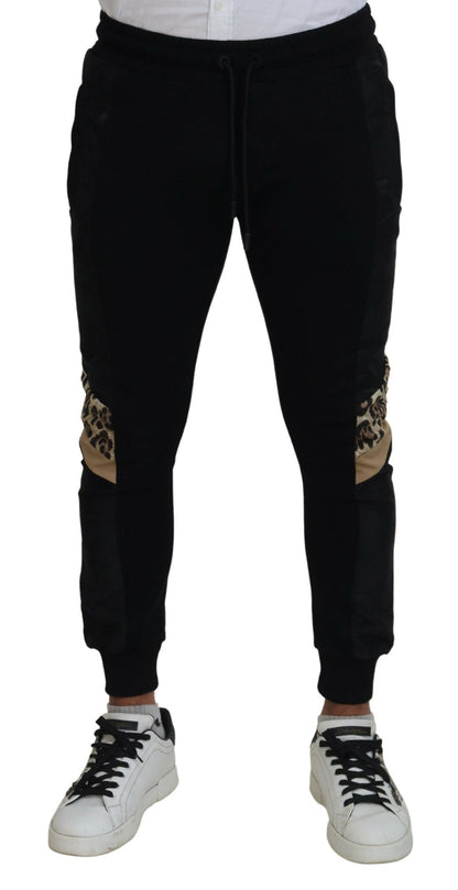 Elegantes pantalones deportivos negros para el hombre moderno