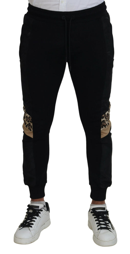 Elegantes pantalones deportivos negros para el hombre moderno