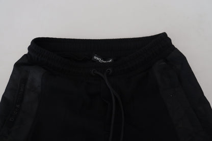Elegantes pantalones deportivos negros para el hombre moderno