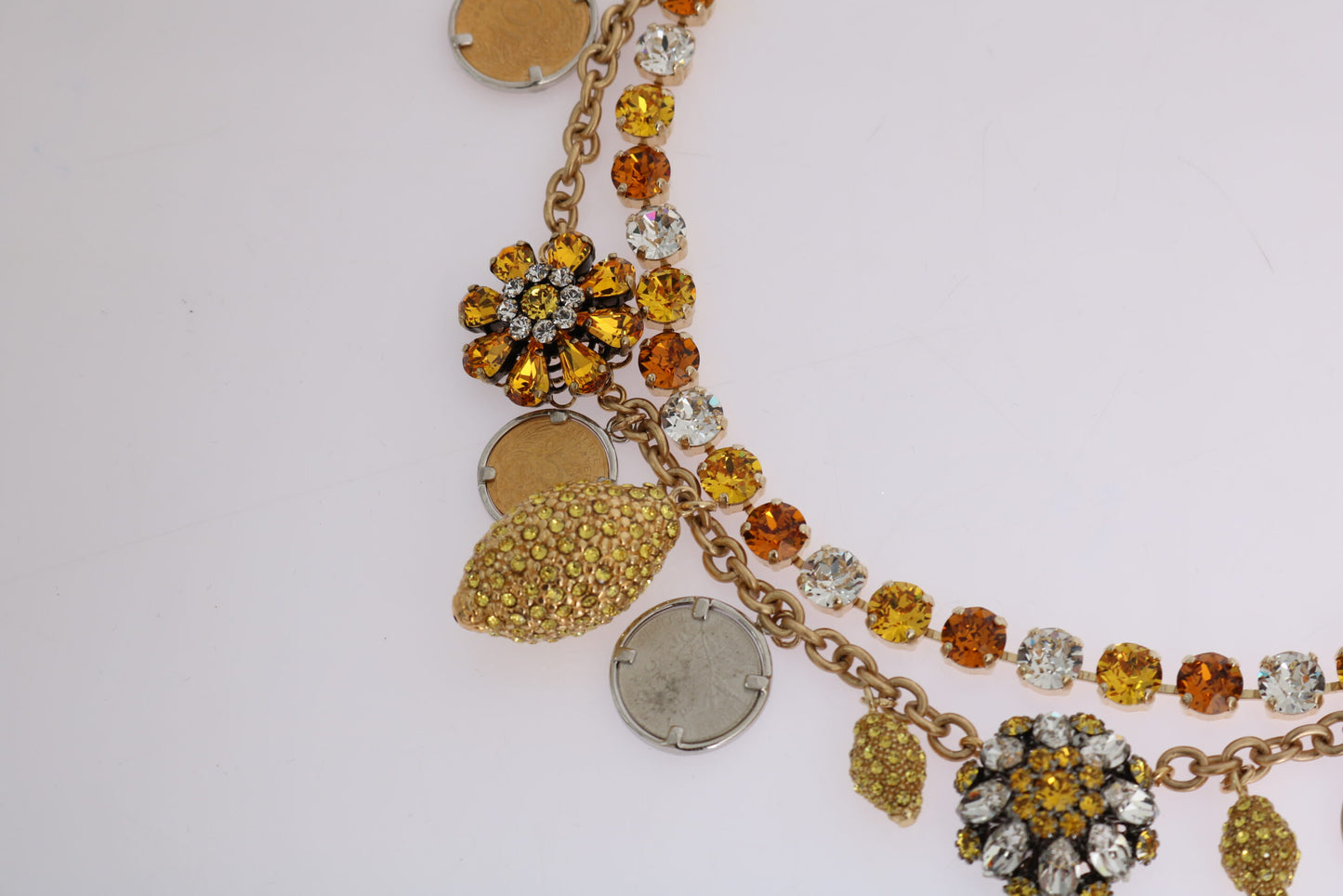 Elegante collar llamativo bañado en oro