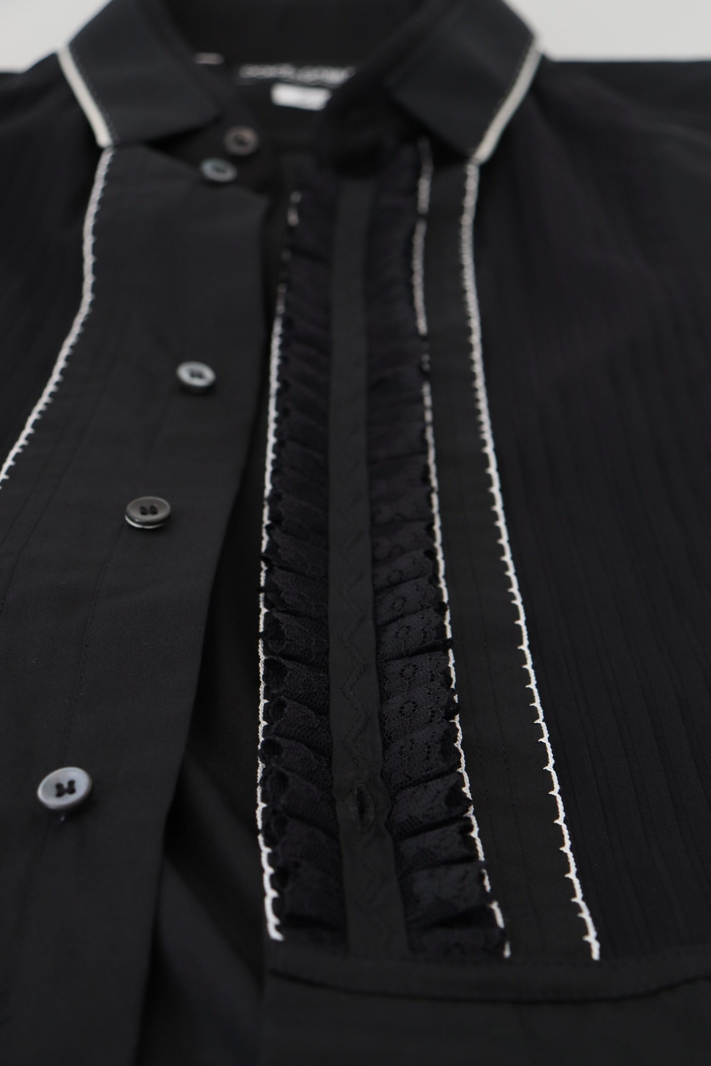 Camisa de vestir elegante de esmoquin de corte entallado