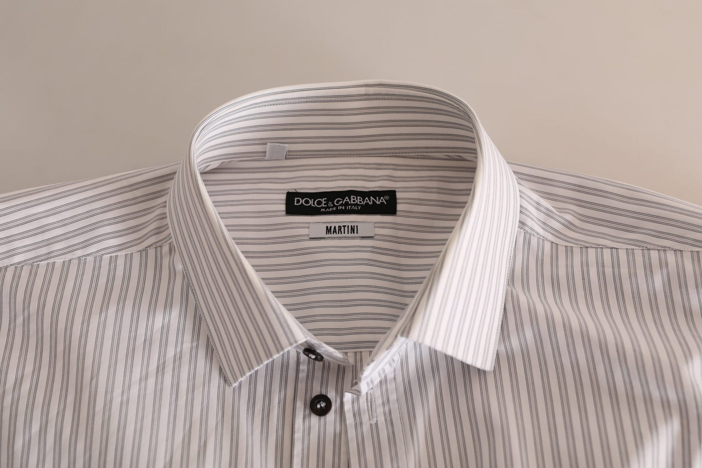 Camisa elegante de algodón a rayas blancas