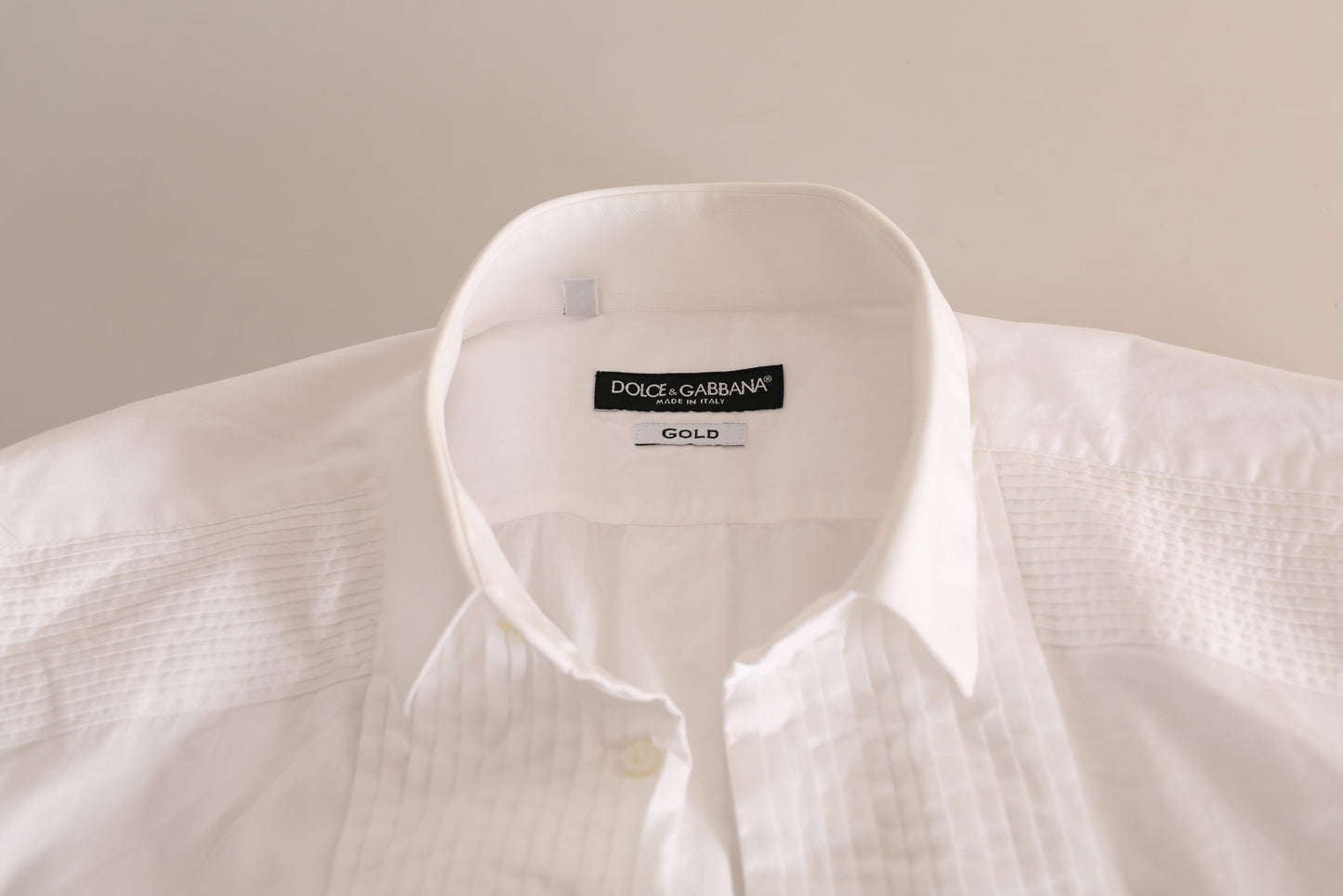 Camisa de vestir elegante de algodón blanca de corte entallado