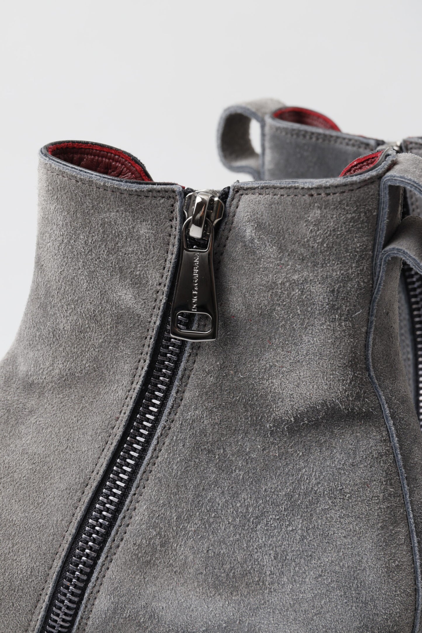 Elegantes botas Chelsea de piel gris
