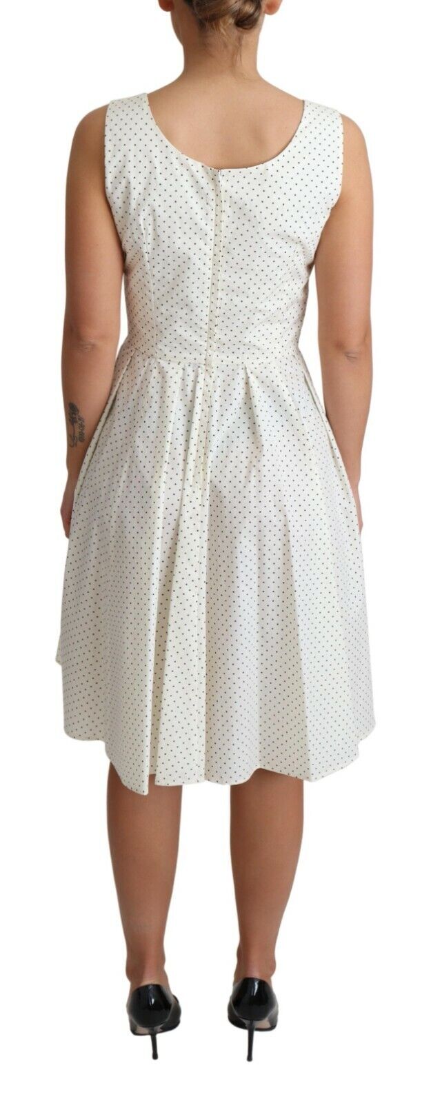 Elegante vestido sin mangas de lunares en forma de A