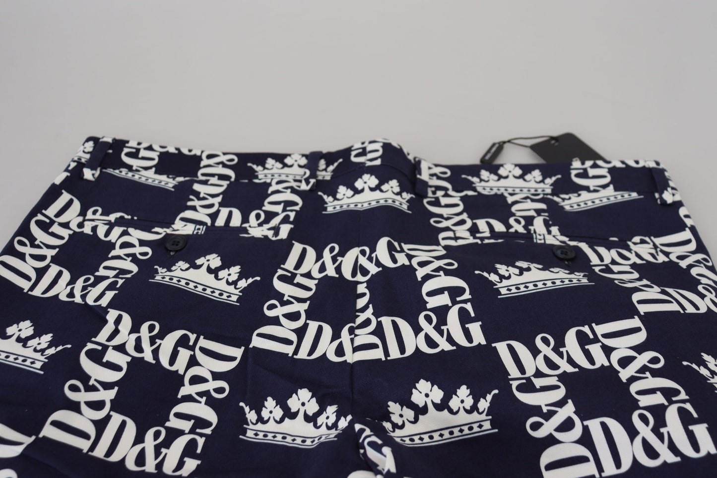Pantalones cortos chinos casuales con estampado de corona