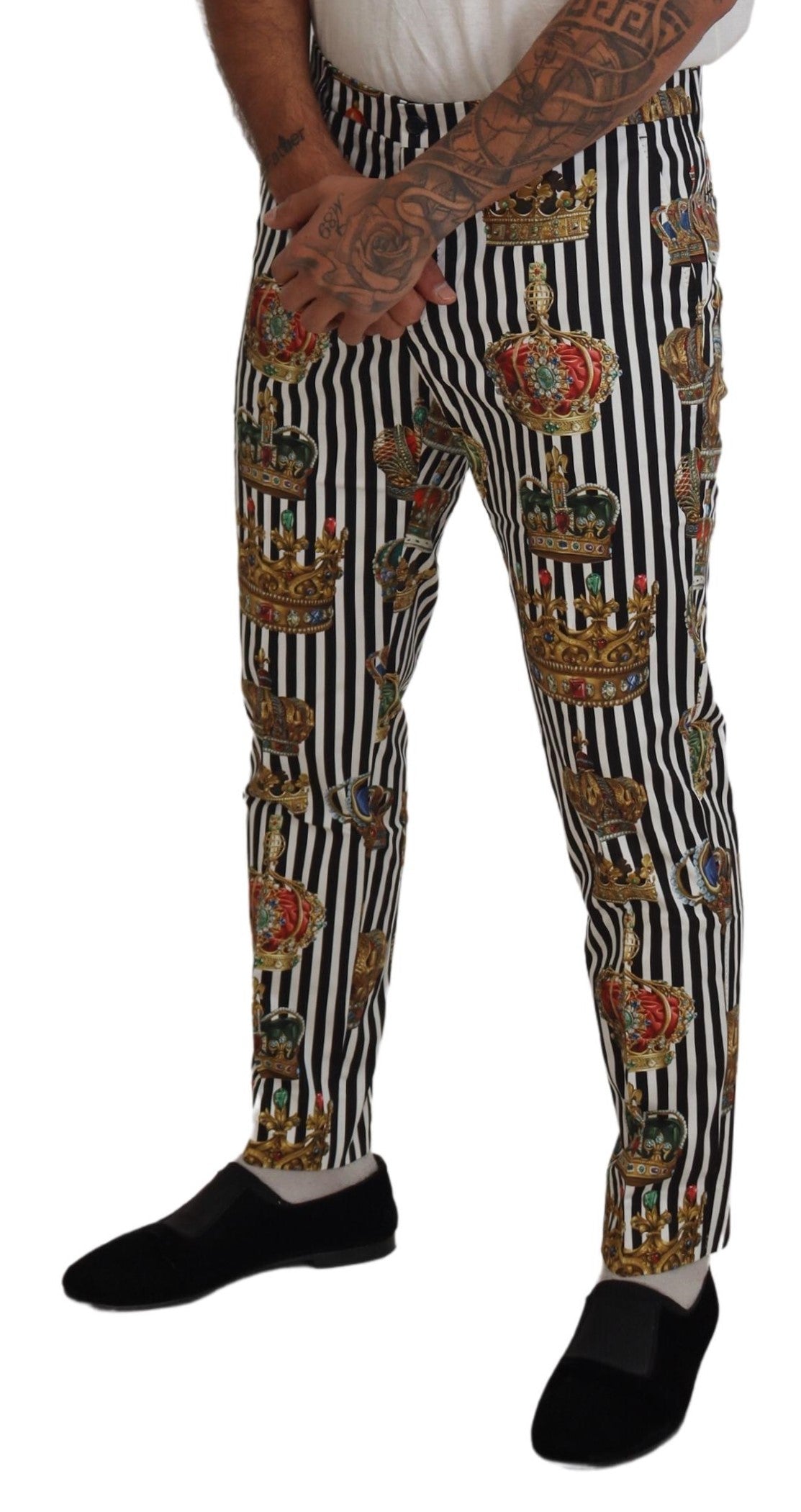 Elegantes pantalones chinos con rayas de corona dorada