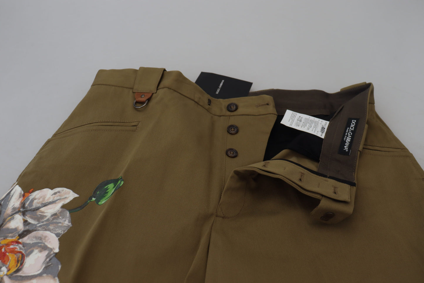 Exquisitos pantalones chinos beige con estampado floral