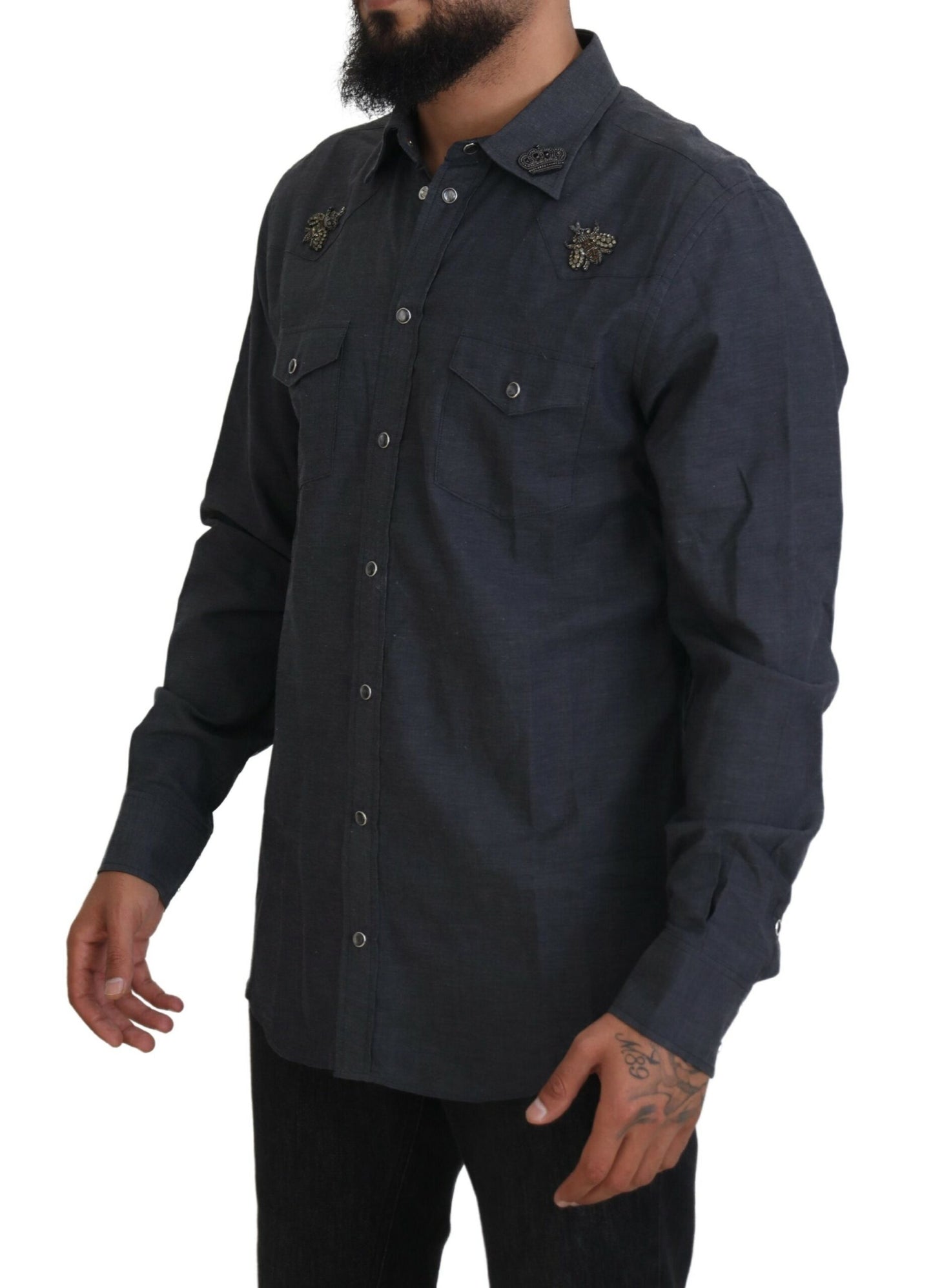 Camisa vaquera azul informal elegante y ajustada