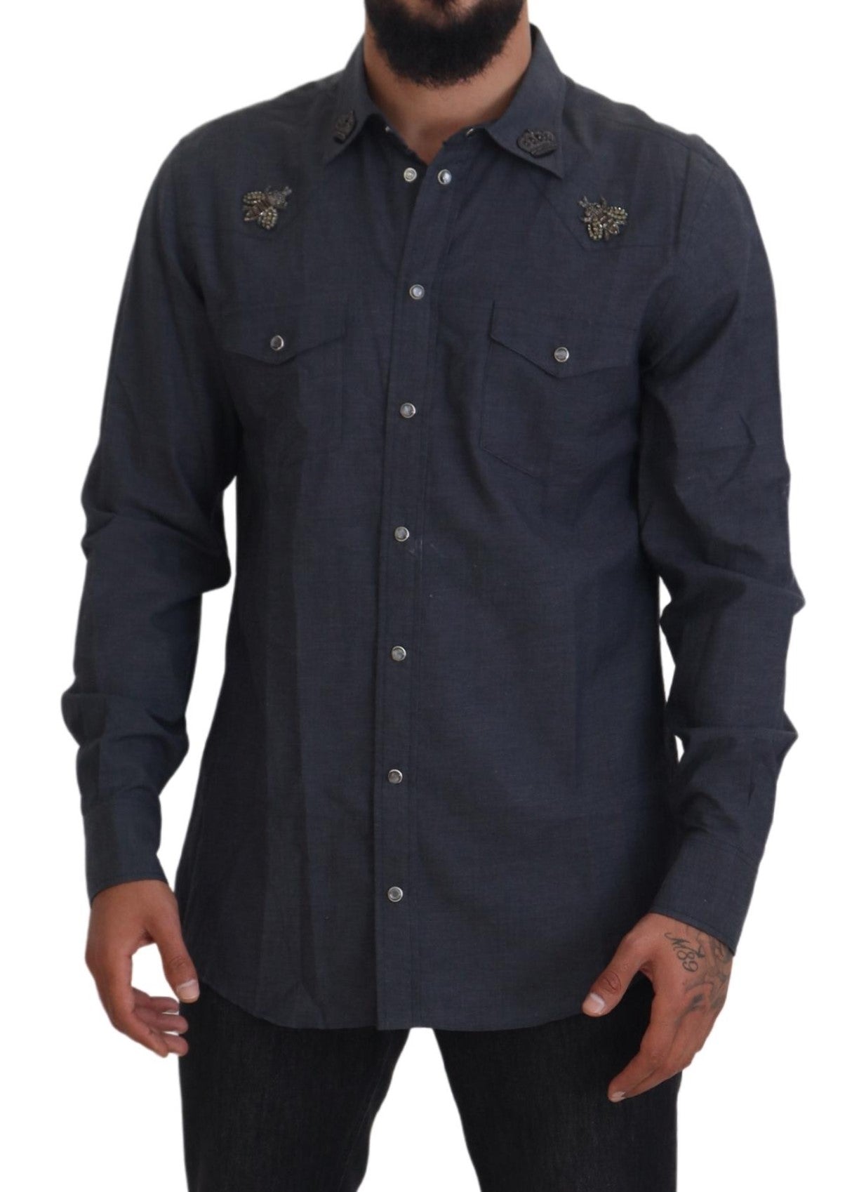 Camisa vaquera azul informal elegante y ajustada