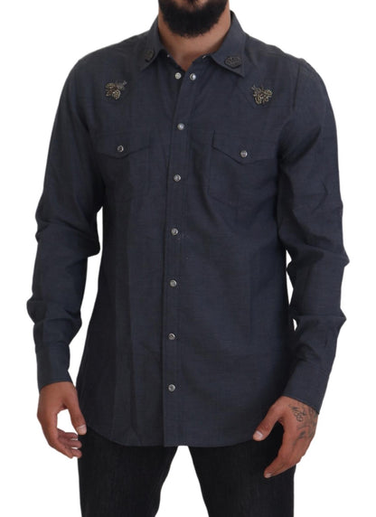 Camisa vaquera azul informal elegante y ajustada