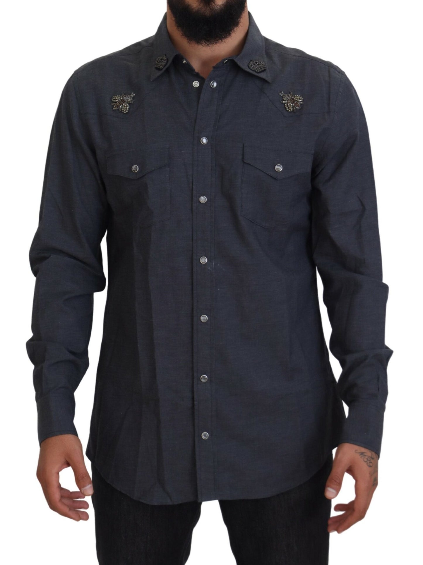 Camisa vaquera azul informal elegante y ajustada