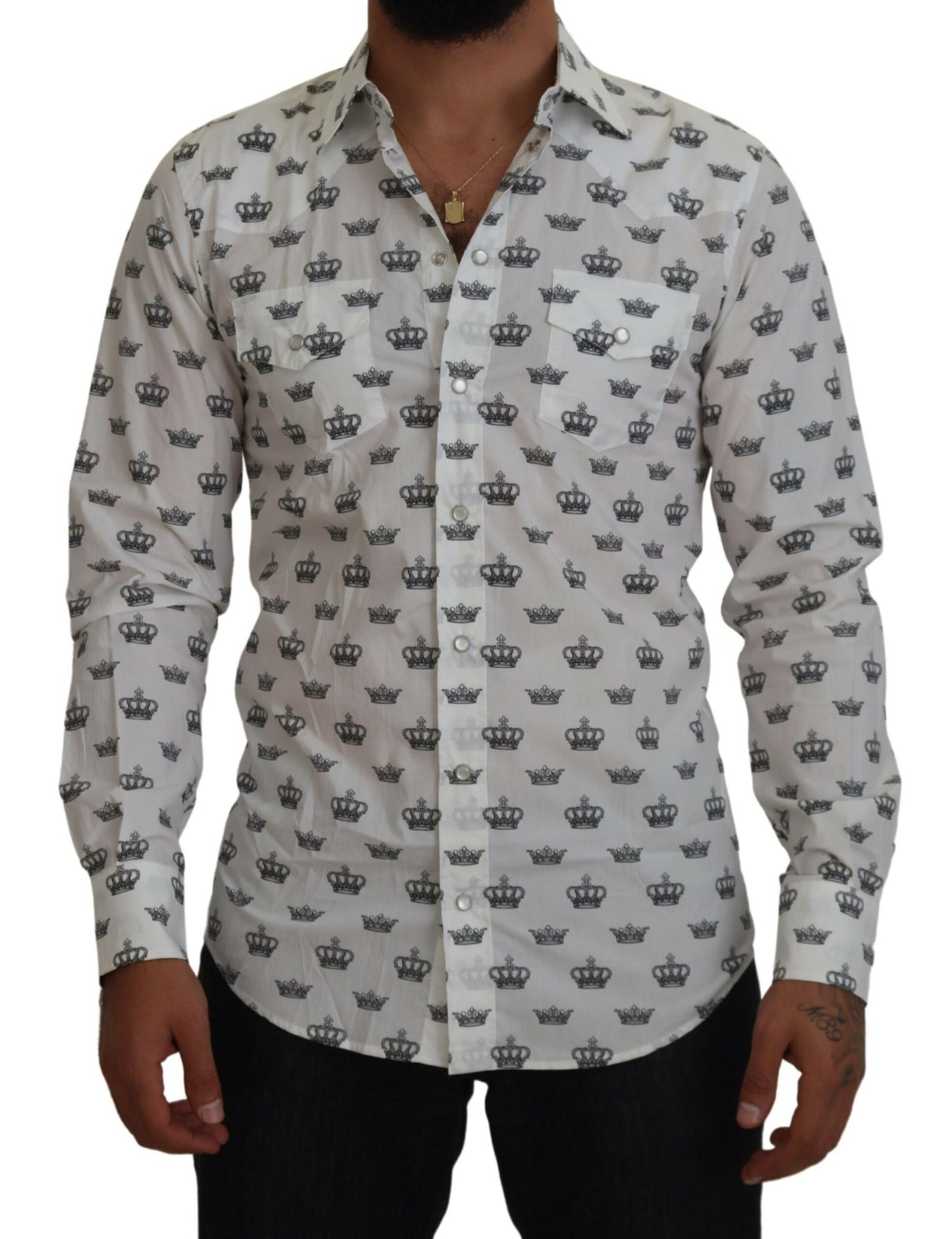Camisa de vestir ajustada con estampado de corona