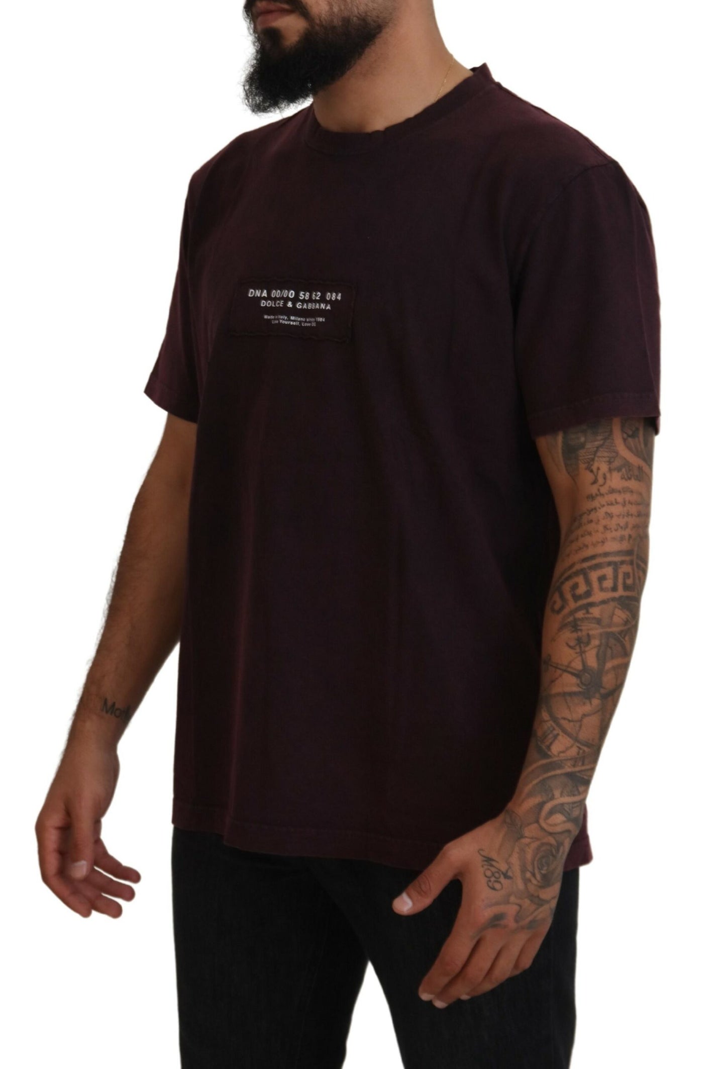 Elegante camiseta burdeos de cuello redondo