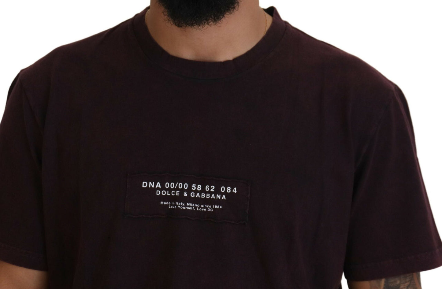 Elegante camiseta burdeos de cuello redondo