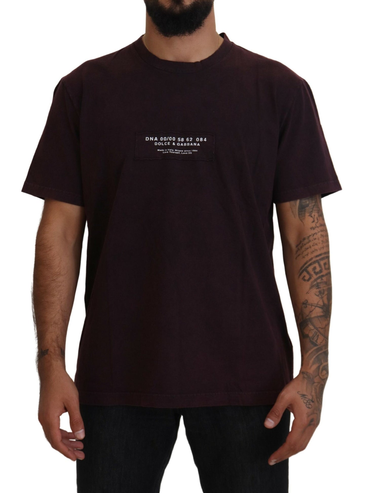 Elegante camiseta burdeos de cuello redondo