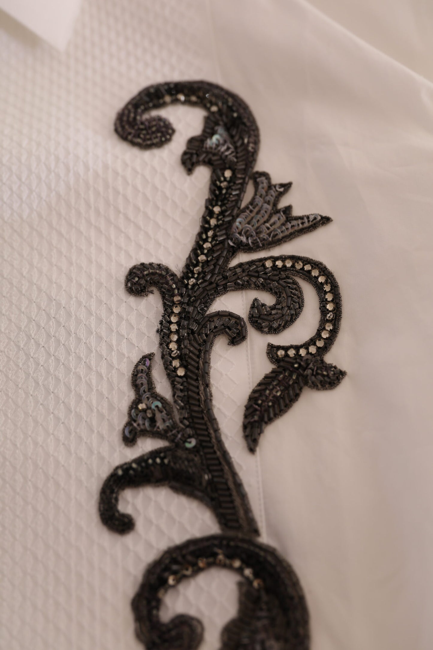 Camisa de esmoquin de corte entallado de diseñador italiano