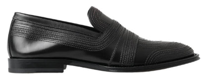 Elegantes mocasines de piel negra