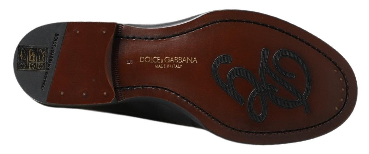 Elegantes mocasines de piel negra