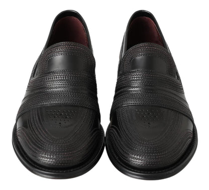 Elegantes mocasines de piel negra