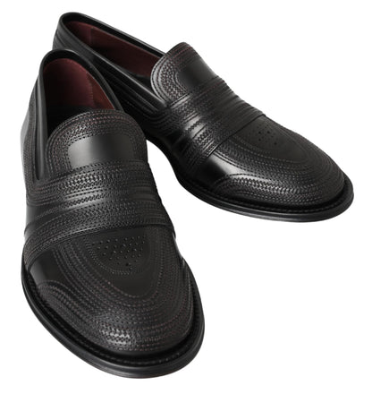Elegantes mocasines de piel negra