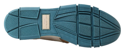 Elegantes mocasines de piel blanca