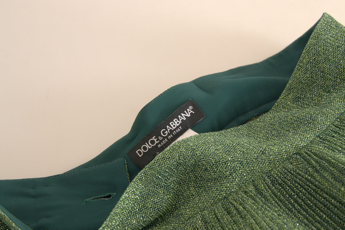 Encantadora falda plisada de corte A en color verde metalizado