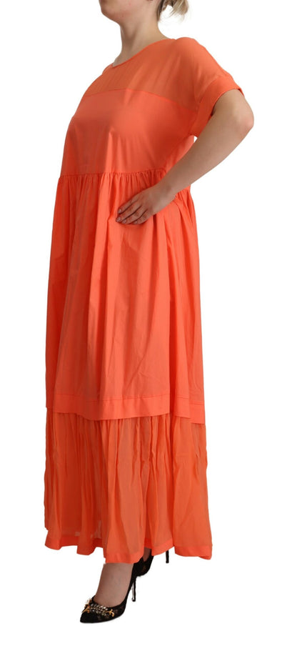 Elegante vestido largo coral con mangas cortas