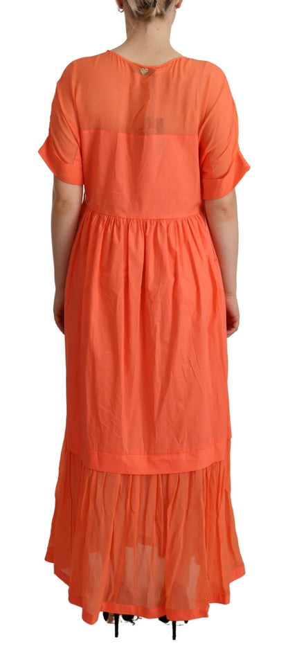 Elegante vestido largo coral con mangas cortas