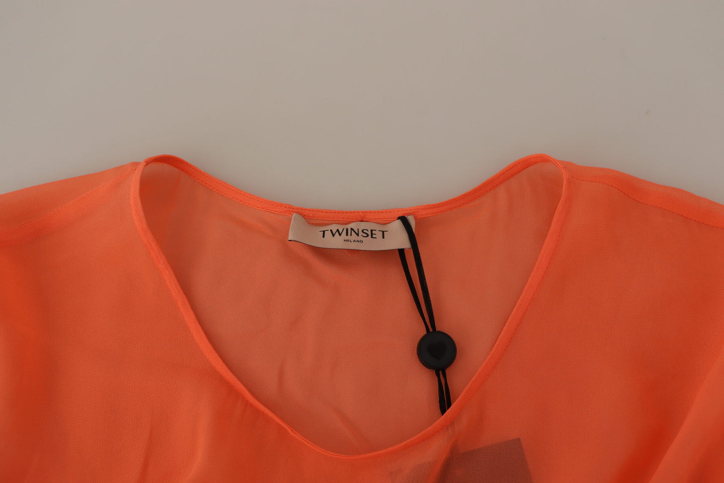 Elegante vestido largo coral con mangas cortas