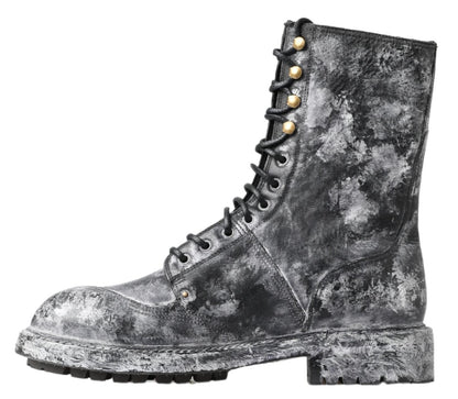 Botas negras elegantes con cordones y desvanecimiento en blanco y gris