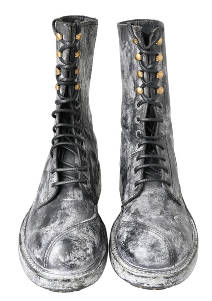 Botas negras elegantes con cordones y desvanecimiento en blanco y gris