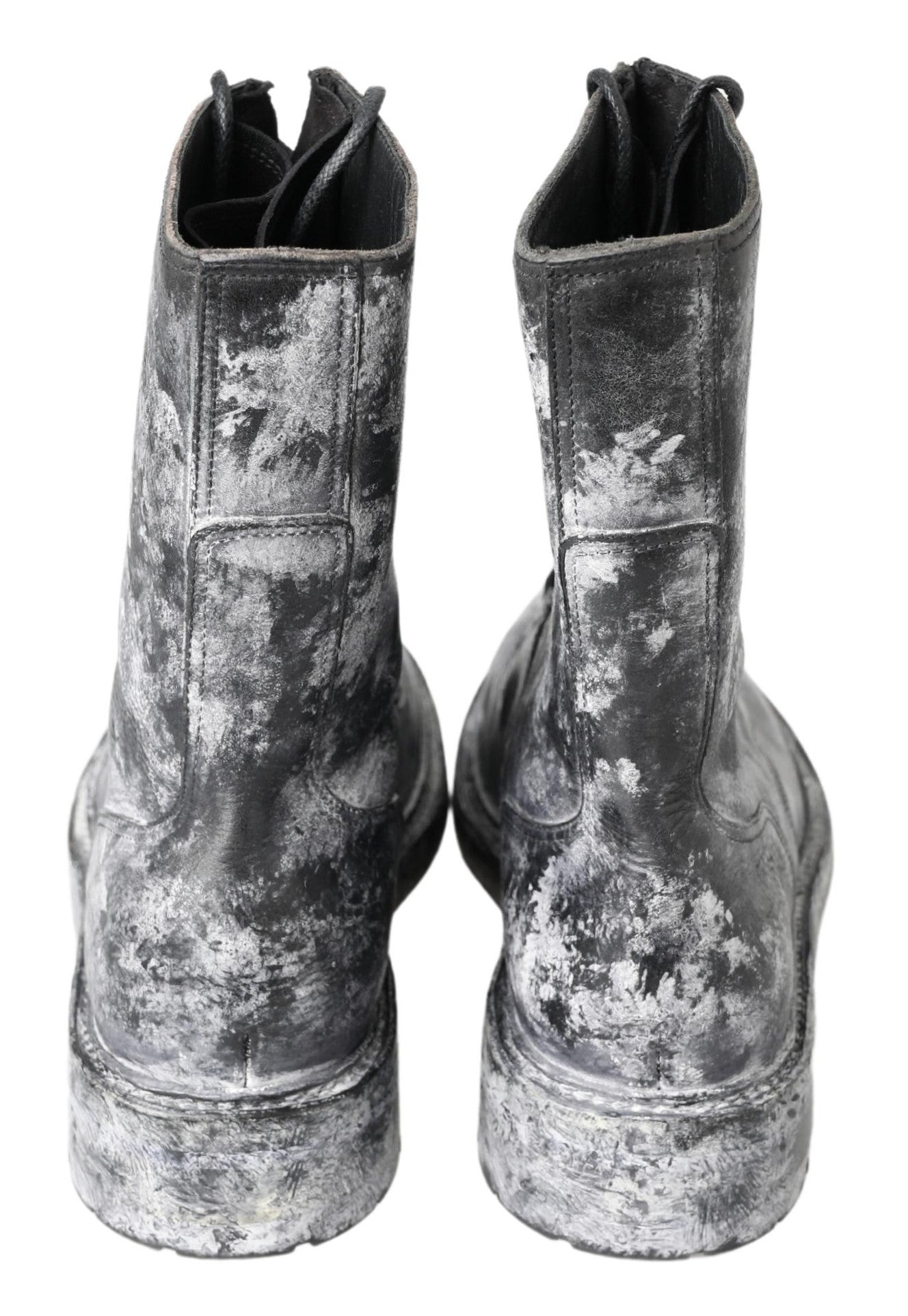 Botas negras elegantes con cordones y desvanecimiento en blanco y gris