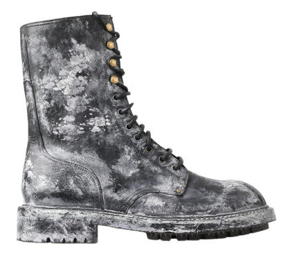 Botas negras elegantes con cordones y desvanecimiento en blanco y gris