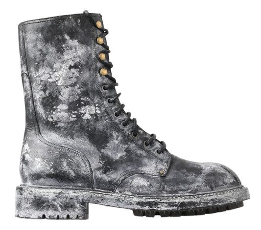 Botas negras elegantes con cordones y desvanecimiento en blanco y gris