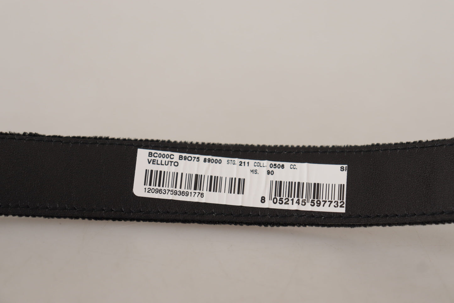Elegante cinturón de diseño de terciopelo negro